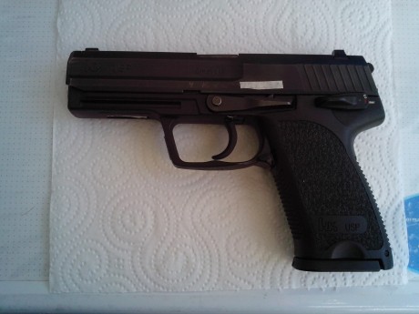 Pistola en perfecto estado de conservación y funcionamiento, está guiada con licenica A para tiro olímpico 10