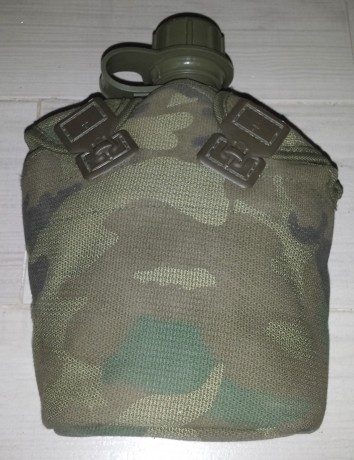 Buenas se vende cantimplora usada muy poco del ejercito español. Viene con su marmita. El precio 30 € 02