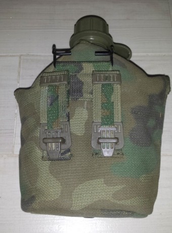 Buenas se vende cantimplora usada muy poco del ejercito español. Viene con su marmita. El precio 30 € 01