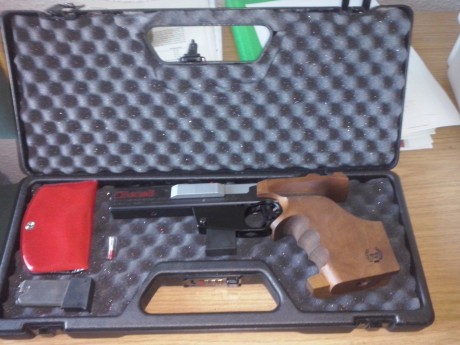 Por cambio de modalidad, se vende esta Benelli MP 90 S  Cal. .32
Estado impecable , sin rozaduras
Tiene 02