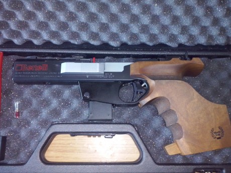 Por cambio de modalidad, se vende esta Benelli MP 90 S  Cal. .32
Estado impecable , sin rozaduras
Tiene 01
