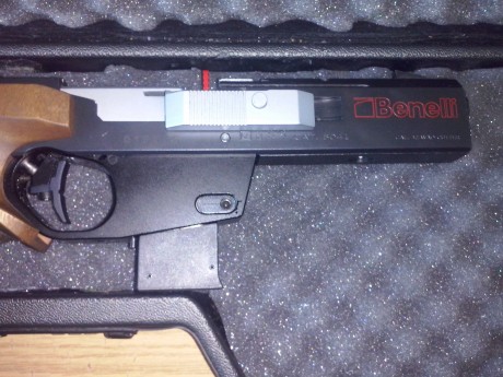 Por cambio de modalidad, se vende esta Benelli MP 90 S  Cal. .32
Estado impecable , sin rozaduras
Tiene 11