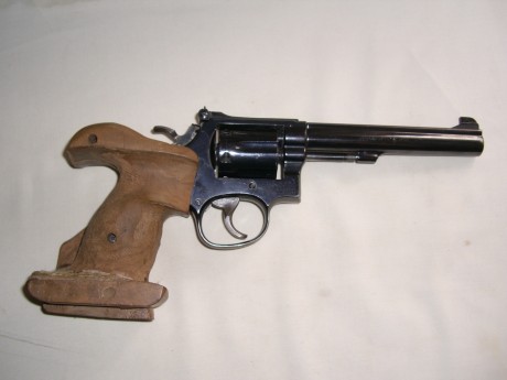 Vendo SMITH&WESSON MOD. 14-4 SPECIAL CTG calibre 38 con cachas anatómicas para la práctica de tiro 01