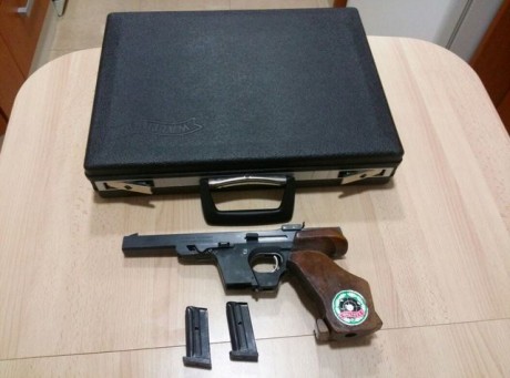    Hola compañer@s.

Se vende esta fenomenal arma.Es una pistola Walther GSP calibre 22.
Esta en un excelente 01