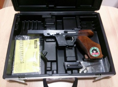    Hola compañer@s.

Se vende esta fenomenal arma.Es una pistola Walther GSP calibre 22.
Esta en un excelente 00