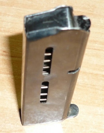   Se vende este cargador del 9 corto (. 380) para la pistola Llama, modelos: II y III. 
Apenas sin uso, 01