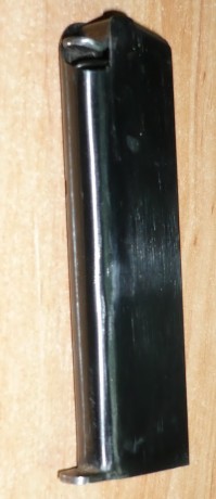   Se vende este cargador del 9 corto (. 380) para la pistola Llama, modelos: II y III. 
Apenas sin uso, 00