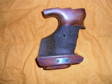  DSCN2420.JPG hola un compañero vende el siguiente arma pistola Tesrro 2 calibre 22 lr, perfecto estado 00