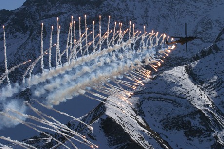 Pues eso, en este hilo pretendo deleitaros como amantes de los aviones de combate que sois muchos, con 41