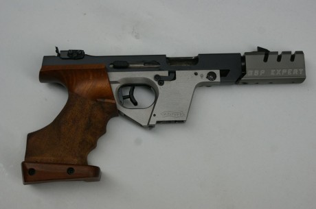  DSC01123.JPG  DSC01131.JPG pistola en perfecto estado y con pocos tiros se encuentra en Málaga y en caso 00