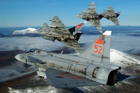 Pues eso, en este hilo pretendo deleitaros como amantes de los aviones de combate que sois muchos, con 51