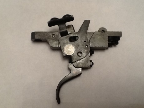 HOLA

VENDO GATILLO ORIGINAL PARA RIFLE MAUSER  SISTEMA M98  CON ALETA DE SEGURO INCORPORADA EN EL LADO 02