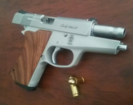   Vendo en Madrid esta maravillosa, impecable e impoluta S&W 3913 "Lady Smith" en 9mmPB.

Viene 20