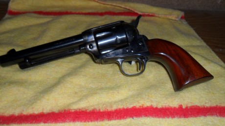  Compro, en Madrid, Revolver Uberti Catlleman en calibre 357 Magnum 
con cañón de 4. 3/4" o bien 122