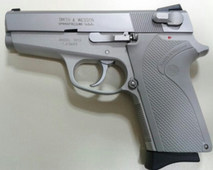   Vendo en Madrid esta maravillosa, impecable e impoluta S&W 3913 "Lady Smith" en 9mmPB.

Viene 30