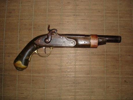 Me ofrecen una pistola que debe ser  de los años 70-80 , del padre de un amigo  , y que yo creo que llevaba 40