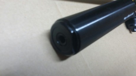 En perfecto estado.
Moderador de aluminio 14 X 3,5 cm con un peso de 160 grms, y adaptador para Royale 00