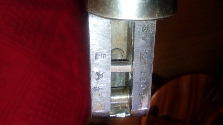 Hola compañeros, tengo una escopeta, cal. .410 (CN) monotiro, en la guía pone marca A,S, me pregunta es 81