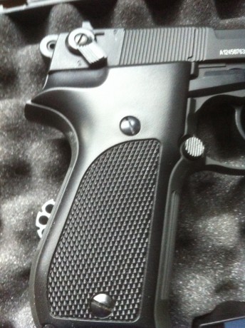 Cambiaria esta pistola de UMAREX modelo Walther CP 88 de CO2 y cal 4,5 por
P38 fogueo o Colt 1911 fogueo.
Incluyo 10
