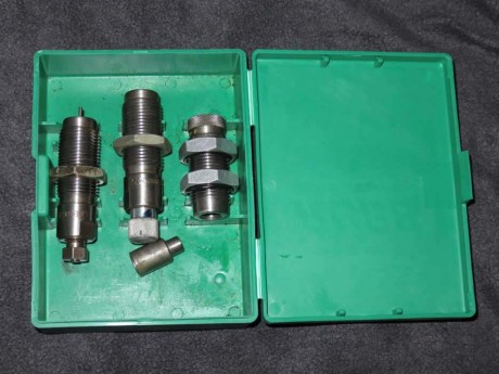 Dies de recarga de municion:
*LEE 38-357, USADO, 25 EUROS
*RCBS, 40S&W-10mm, CARBIDE, NUEVO, 35
*RCBS, 02