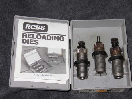 Dies de recarga de municion:
*LEE 38-357, USADO, 25 EUROS
*RCBS, 40S&W-10mm, CARBIDE, NUEVO, 35
*RCBS, 00