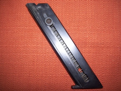 Compro cargador Browning International II 22lr, si alguno tiene alguno olvidado... seguro que llegamos 10