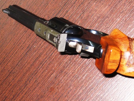 Vendo este revolver ideal para fuego central cuando vamos entrando en años y nos cuesta sostener armas 12