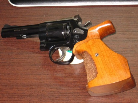 Vendo este revolver ideal para fuego central cuando vamos entrando en años y nos cuesta sostener armas 11