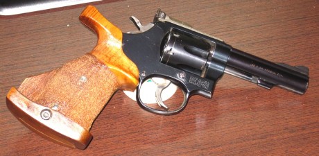 Vendo este revolver ideal para fuego central cuando vamos entrando en años y nos cuesta sostener armas 10