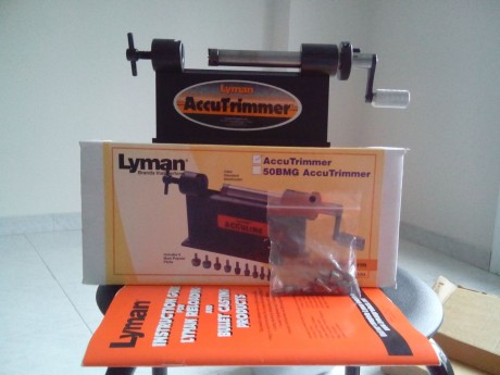Vendo recortavainas  AccuTrimmer  de  Lyman ,  con los pilot para recortar:

- Calibres 22: 22 Hornet, 00