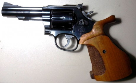 Vendo este revolver ideal para fuego central cuando vamos entrando en años y nos cuesta sostener armas 20