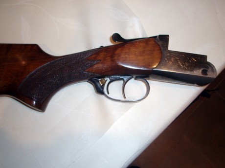 Vendo escopeta de caza  superpuesta  F Sarriugarte del calibre 12-70 y cañones de 70 ctms.
La escopeta 00