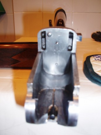 Vendo escopeta de caza  superpuesta  F Sarriugarte del calibre 12-70 y cañones de 70 ctms.
La escopeta 11