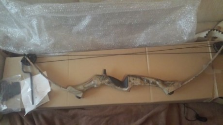 Buenas: 
Vendo arco de poleas de caza nuevo a estrenar. De cierre de armeria, marca Zasdar potencia 65 02