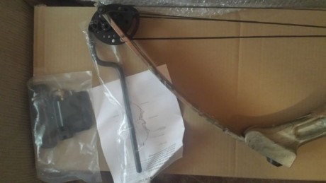 Buenas: 
Vendo arco de poleas de caza nuevo a estrenar. De cierre de armeria, marca Zasdar potencia 65 01