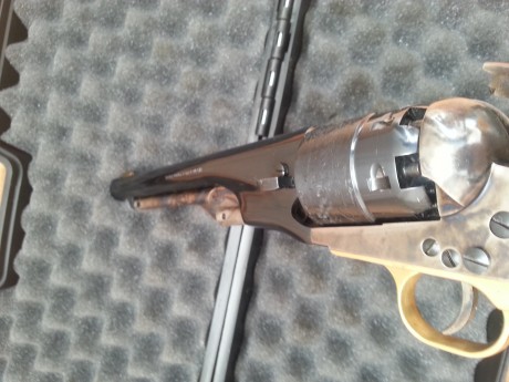 Recolver Colt 1860 .44 de la  marca pietta, solo he disparado con el 30 tiros, incluyo turquesa, maletin, 11