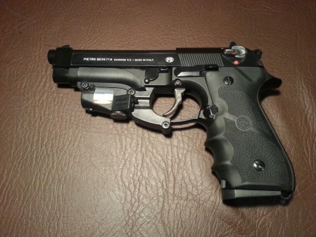 Pongo a la venta la Beretta 92 de mi padre. La vende por que cada vez va menos al tiro y no la utiliza, 162
