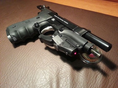 Pongo a la venta la Beretta 92 de mi padre. La vende por que cada vez va menos al tiro y no la utiliza, 161