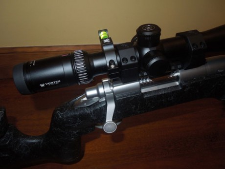 Vendo rifle Remington 700 Varmit acanalado Inox (impoluto) disparos reales 150
Carril con 20 Moas
visor 00