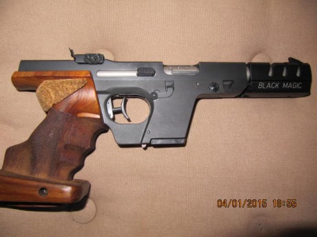 Hola vendo en conjunto o separado, pistola semiautomatica marca Walther modelo GSP BLACK MAGIC. calibre 02