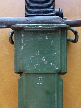 Hola a todos, pongo en venta la siguiente bayoneta de coleccionista.

-Bayoneta del fusil M1 Garand, rara 10
