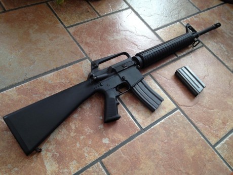 VENDO Colt AR-15 del  calibre  222 Rem., cañón de 20".
Esta en perfecto estado de conservación y 00