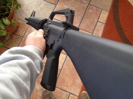 VENDO Colt AR-15 del  calibre  222 Rem., cañón de 20".
Esta en perfecto estado de conservación y 30
