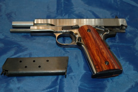 Norconia 1911, acabado acero con dos cargadores y mecanismos de Colt.

Guiada en F en Madrid. Muy buen 02
