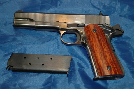 Norconia 1911, acabado acero con dos cargadores y mecanismos de Colt.

Guiada en F en Madrid. Muy buen 00