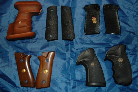 Se venden en Madrid los siguientes accesorios. En caso de envio fuera se añadiran portes.

- 2 Cargadores 01