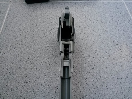 Vendo una Beretta 92FS Inox (es el modelo totalmente en acero inoxidable, según el fabricante "rugged 01
