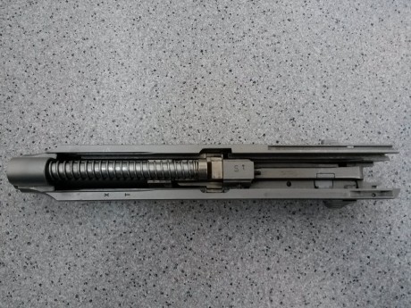 Vendo una Beretta 92FS Inox (es el modelo totalmente en acero inoxidable, según el fabricante "rugged 10