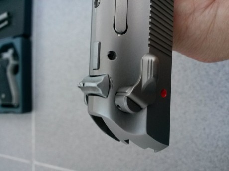 Vendo una Beretta 92FS Inox (es el modelo totalmente en acero inoxidable, según el fabricante "rugged 21