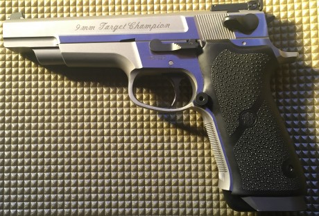 Smith & Wesson Target champion 9 mm practicamente nueva con muy poco uso PVP, 800€ + envio si lo hay
dos 01